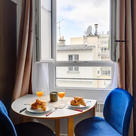 Bnbnook - Charming Steps From Pompidou Apartman *